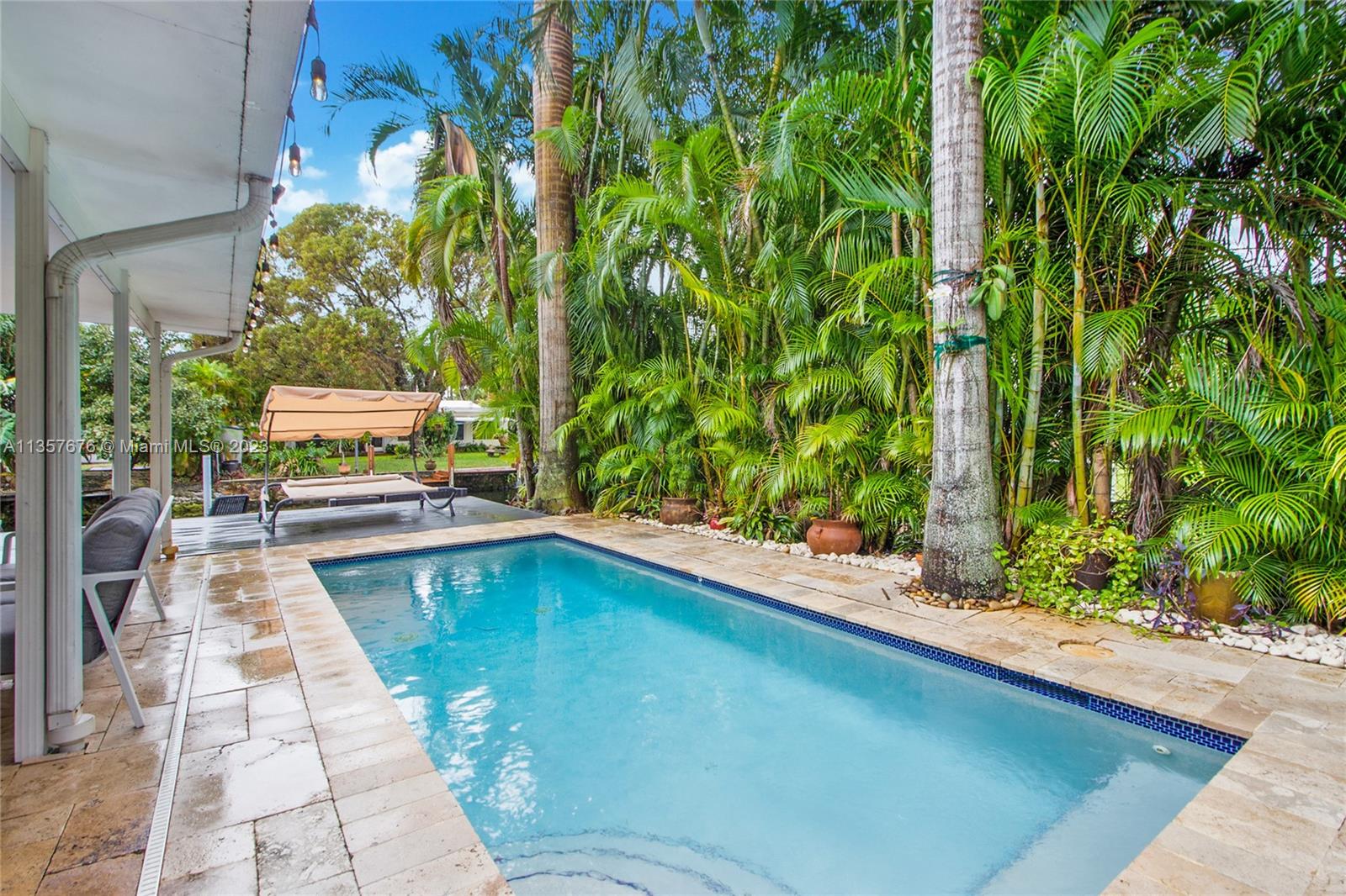 HOLLYWOOD ISLES - Residential