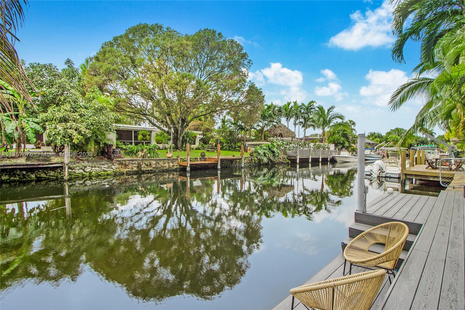 HOLLYWOOD ISLES - Residential