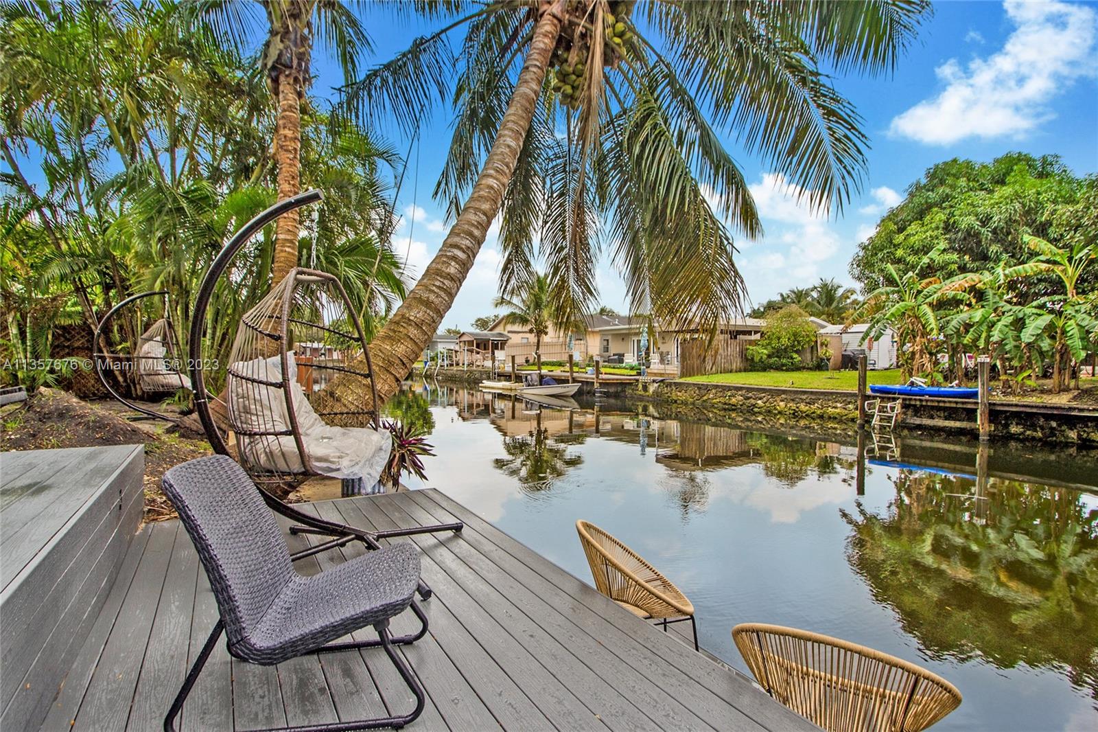 HOLLYWOOD ISLES - Residential