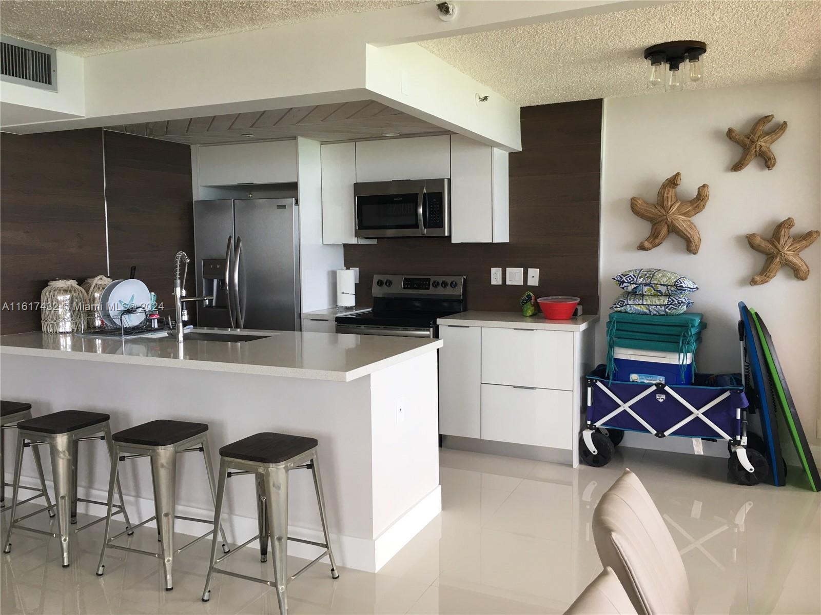 2555 Collins Ave 1711
