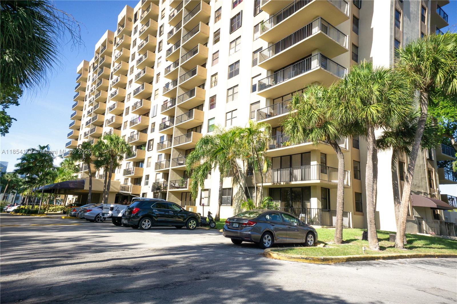 BEAUTIFUL 2 BED/2 BATHS 1,260 SF CORNER UNIT WITH WRAP AROUND BALCONY, 2 WALKING CLOSETS IN PRIMARY BEDROOM. AMAZING VIEWS OF THE INTRACOASTAL, OCEAN AND CITY VIEW. LOCATED IN A GATED COMMUNITY. MANY AMENITIES THAT INCLUDE, 2 POOLS, GYM, PET PARK AND MORE. LOCATED 1 BLOCK FROM BISCAYNE BLVD, WALKING DISTANCE TO WHOLE FOODS, SHOPS, RESTAURANTS AND PUBLIC TRANSPORTATION. 2 PARKING SPACES ASSIGNED TO THE UNIT (ONE IN THE GARAGE AND ONE OUTSIDE). 1 PET UNDER 25 LBS IS ALLOWED. CAN BE RENTED RIGHT AWAY. THERE IS A TENANT IN THE UNIT ON AN MONTH TO MONTH PAYING $2,400 PER MONTH. OWNER MOTIVATED.