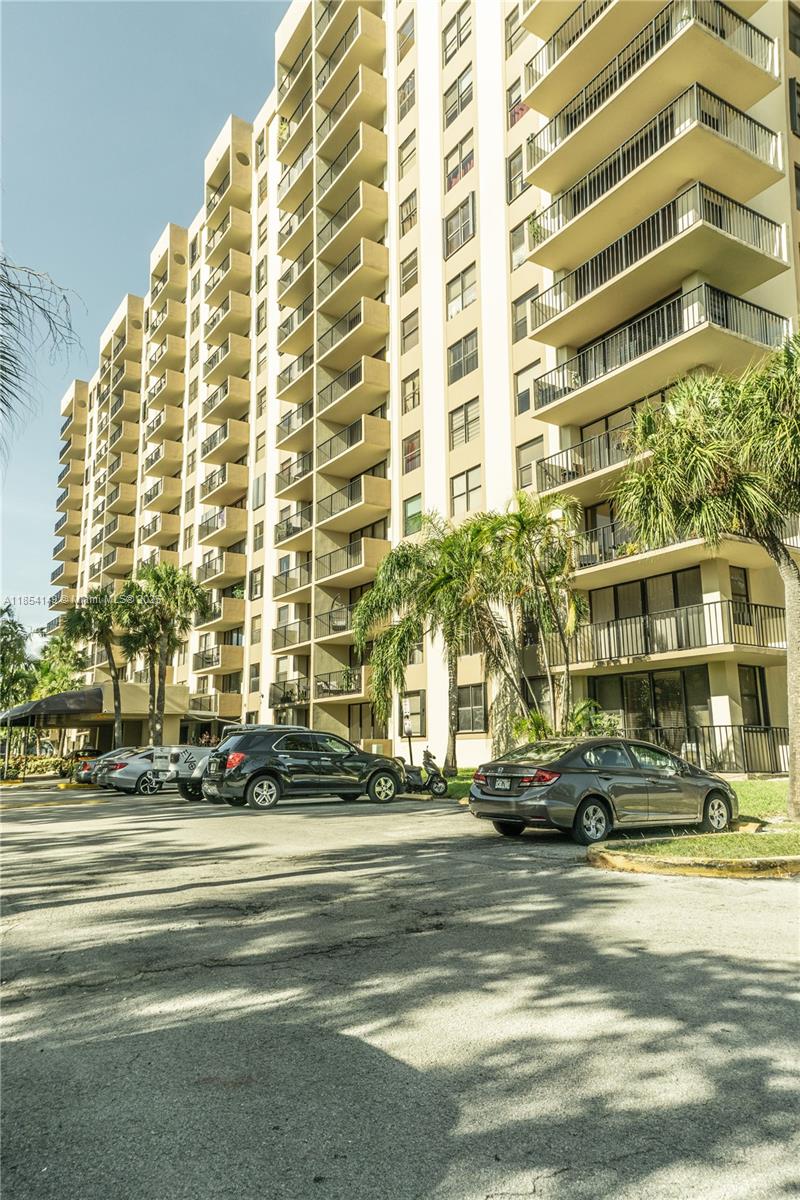 GREENWICH PH I CONDO - Residential