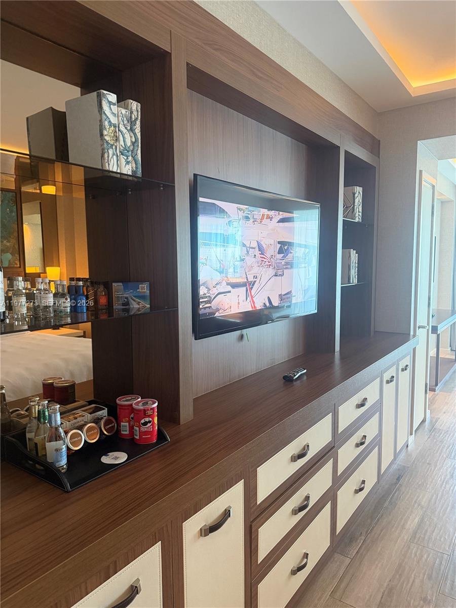 551 FLB CONDOMINIUM RESID - Residential