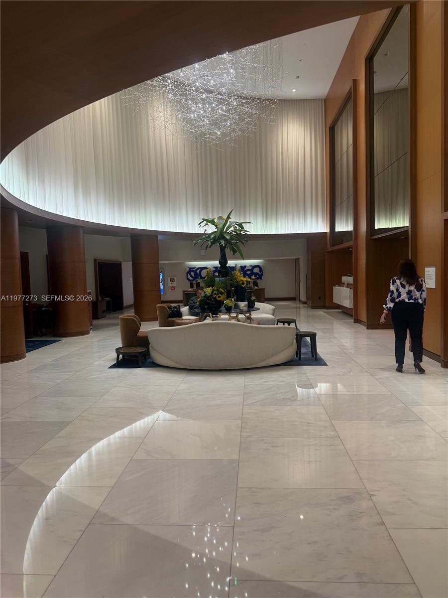 551 FLB CONDOMINIUM RESID - Residential