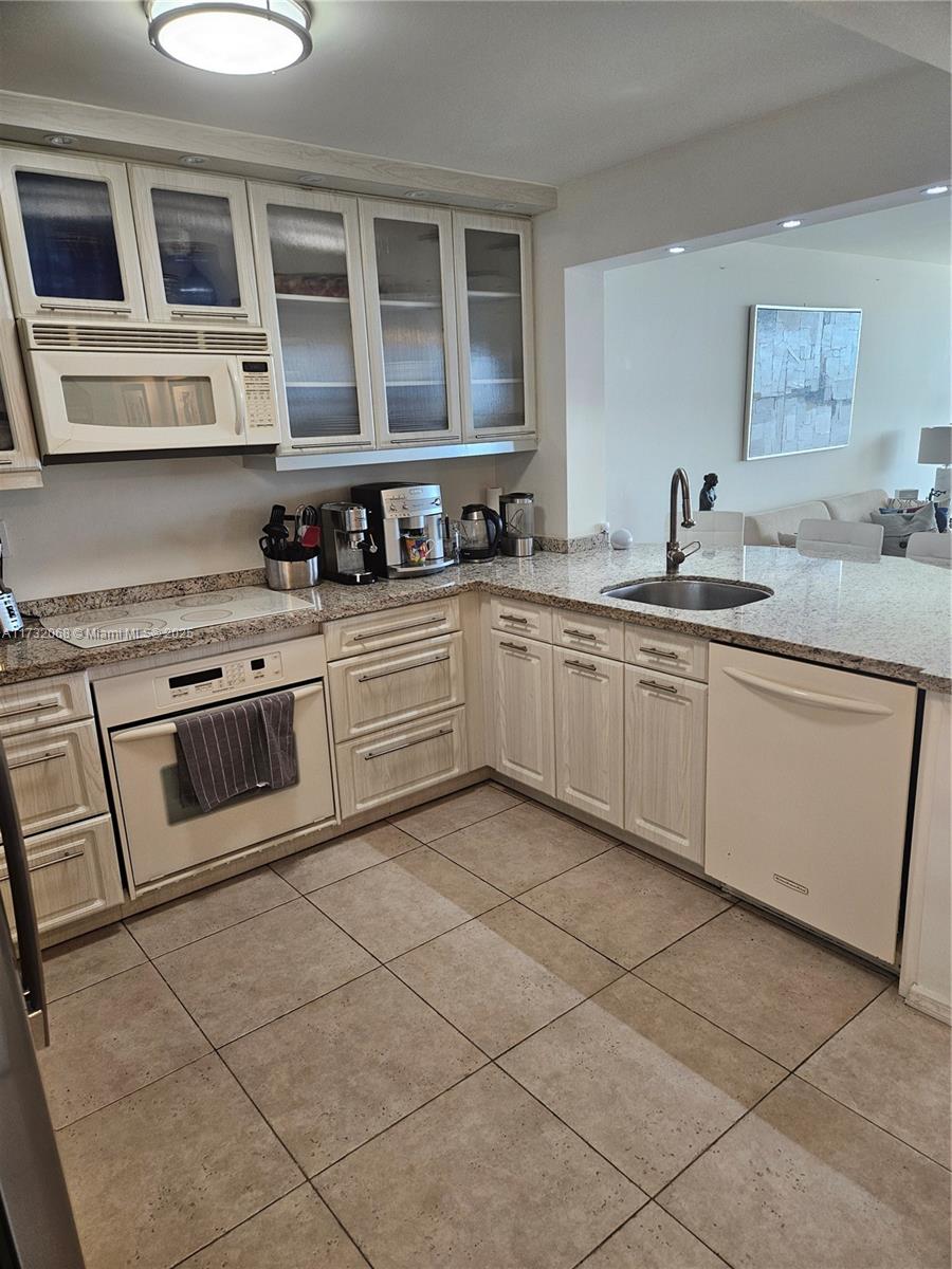2555 Collins Ave 1508