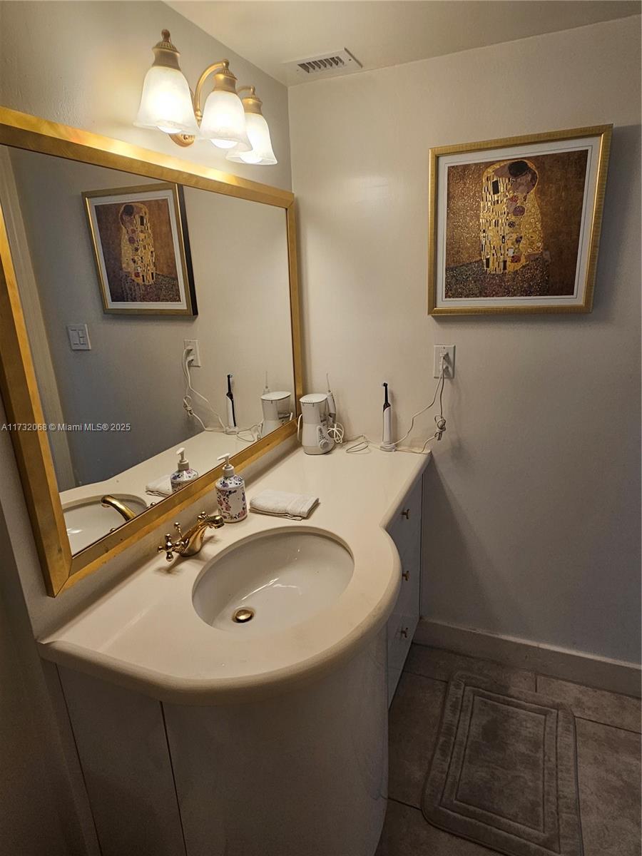 CLUB ATLANTIS CONDO - Residential