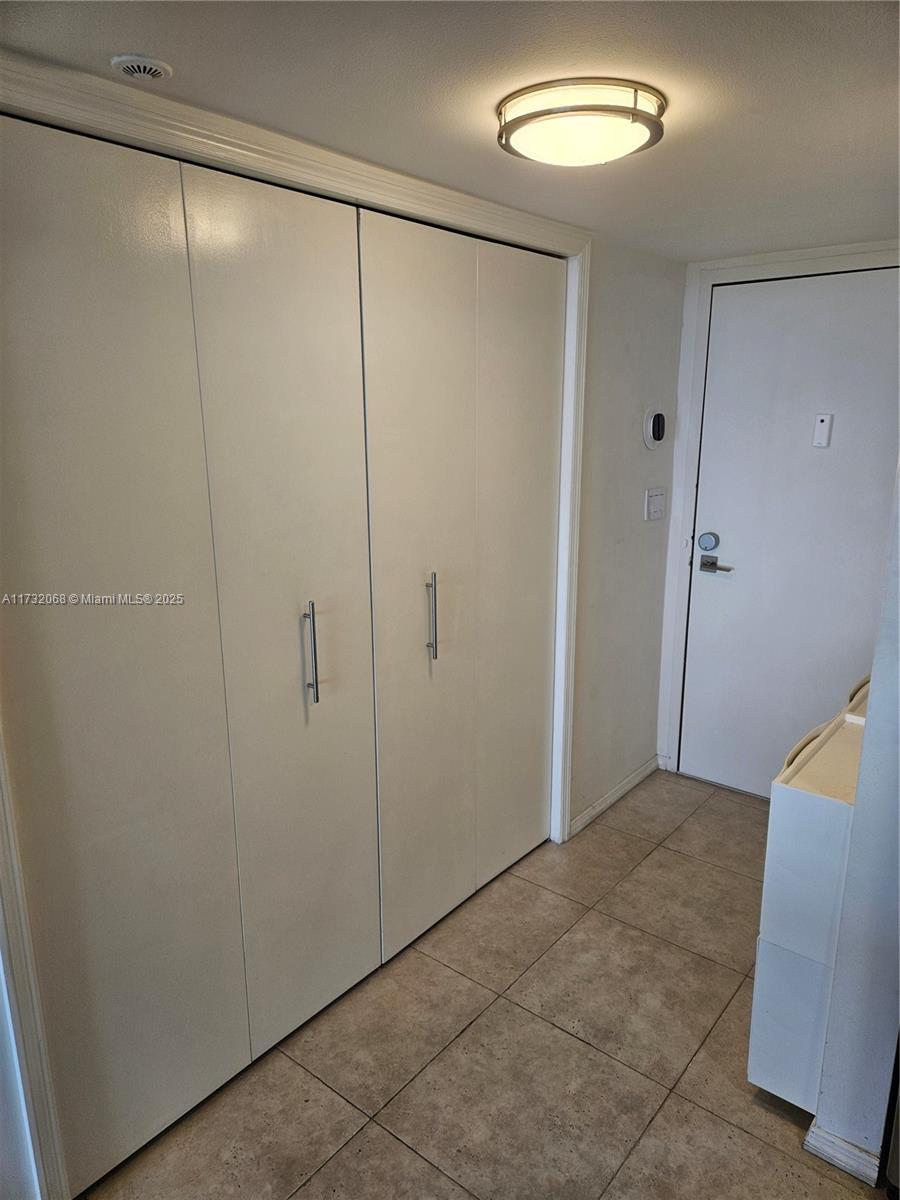 2555 Collins Ave 1508