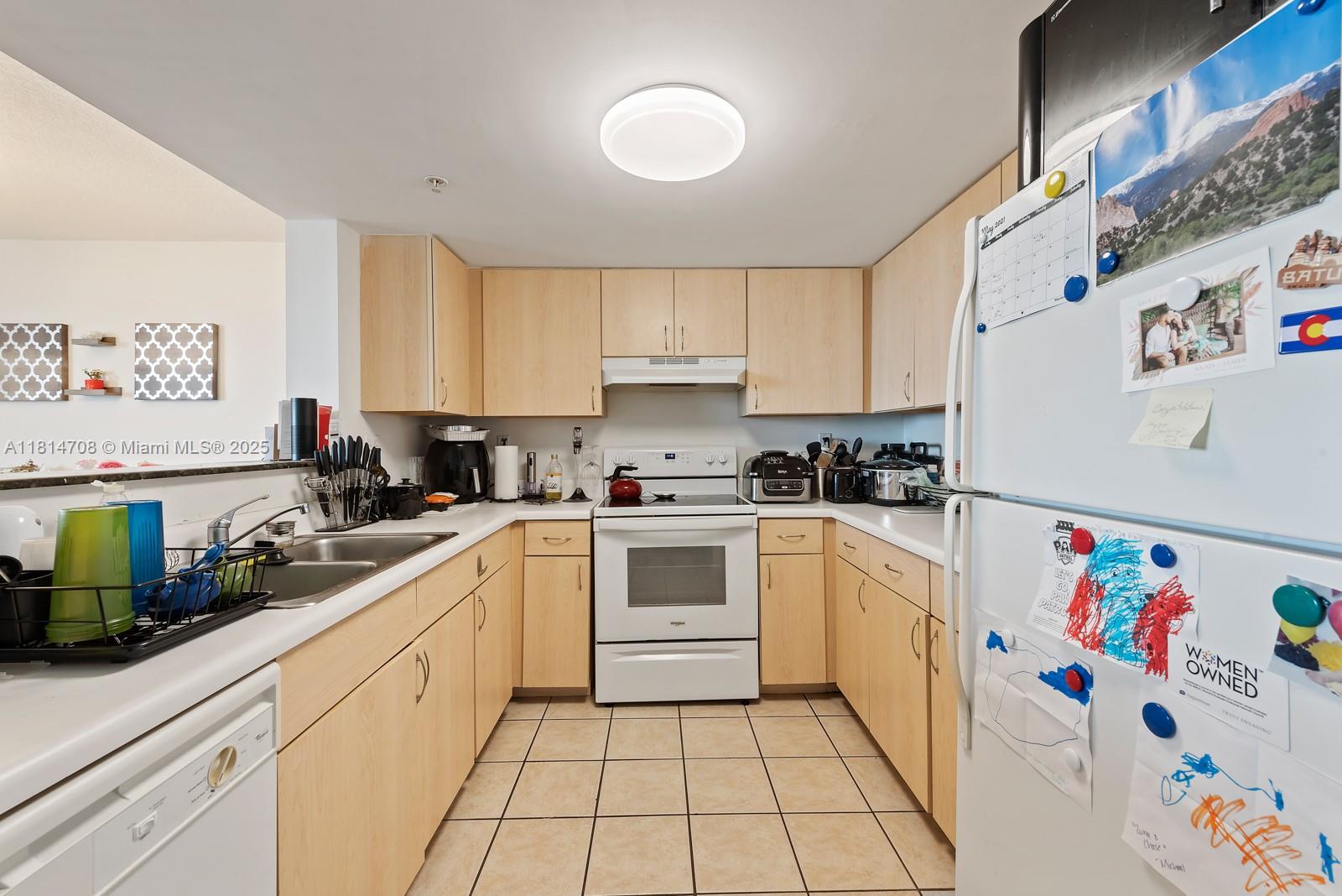 THE ASTON CONDO - Residential Lease