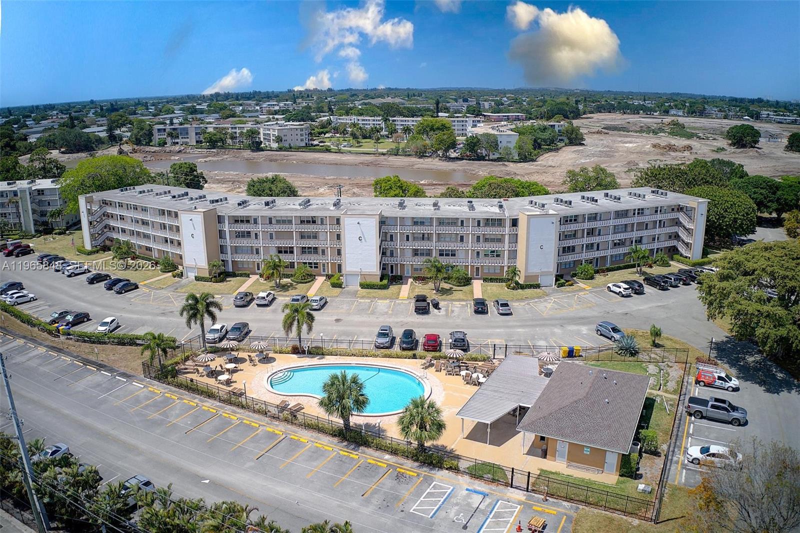 SOUTHAMPTON CONDO - Residential