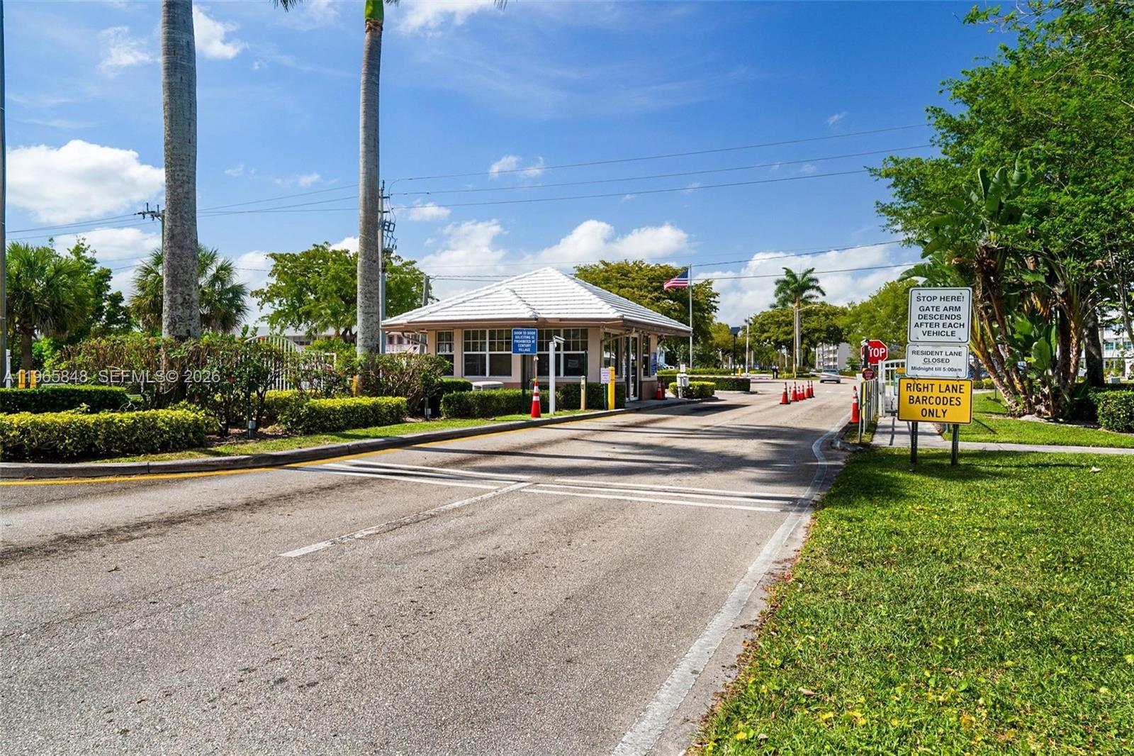 SOUTHAMPTON CONDO - Residential