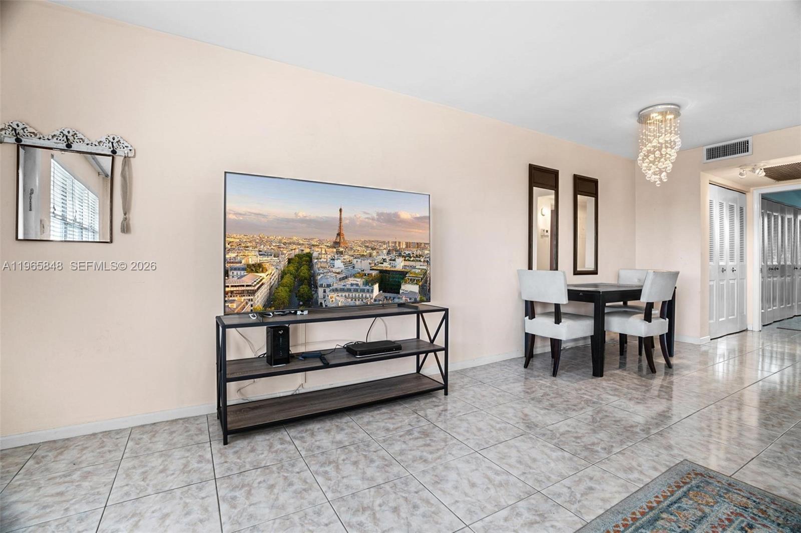 SOUTHAMPTON CONDO - Residential