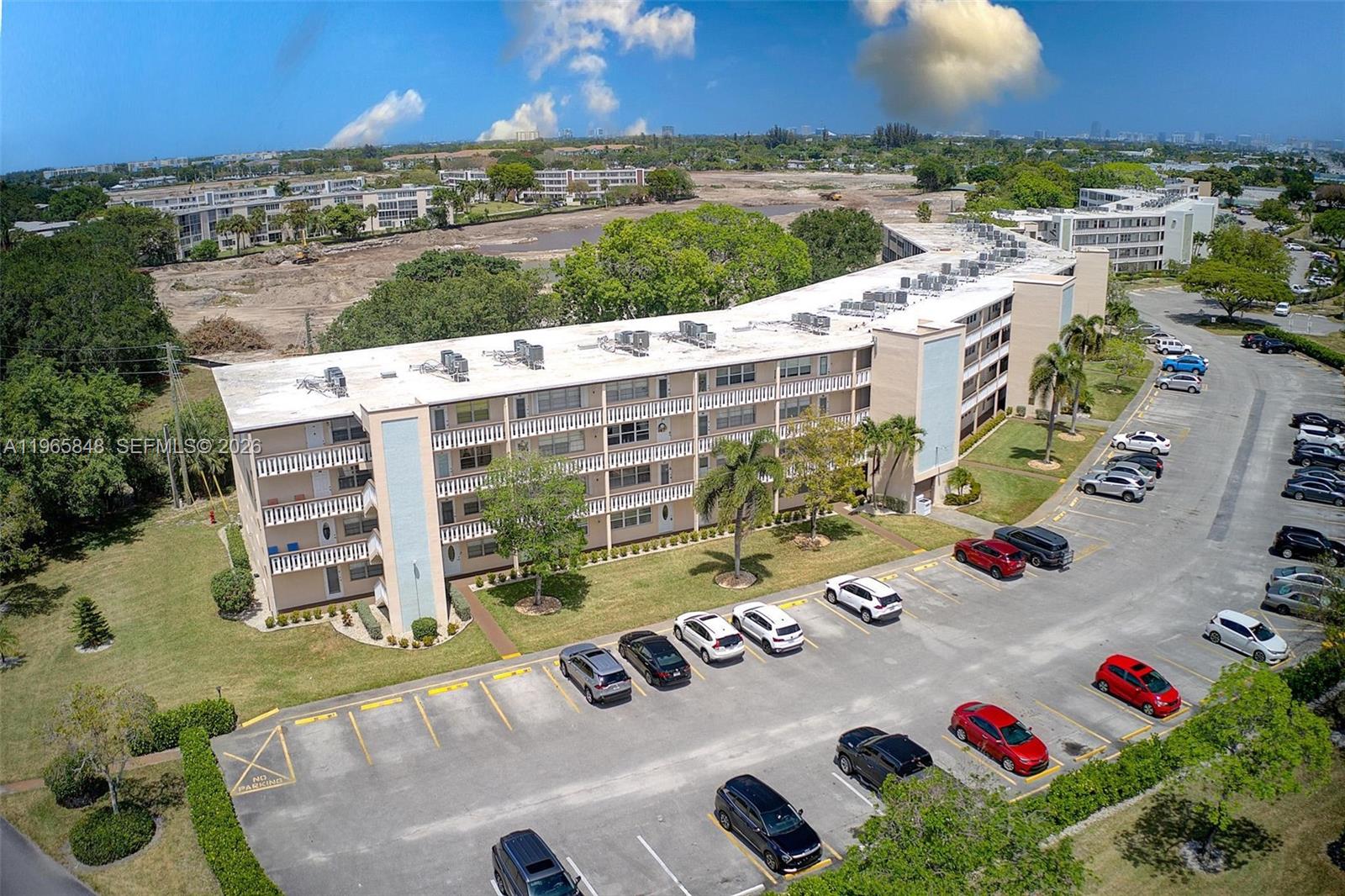 SOUTHAMPTON CONDO - Residential