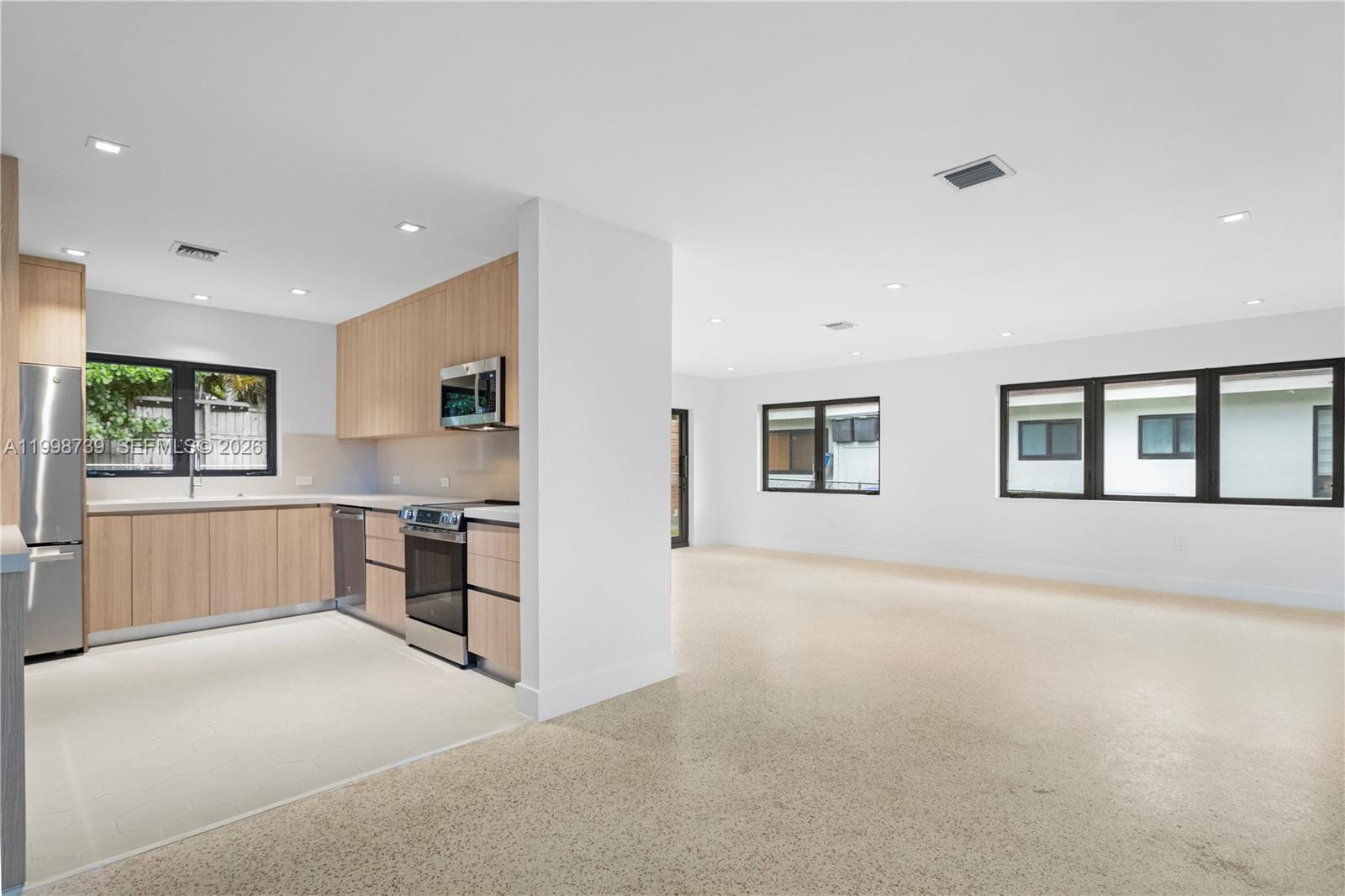 SILVER BLUFF ESTS-SEC A - Residential Lease