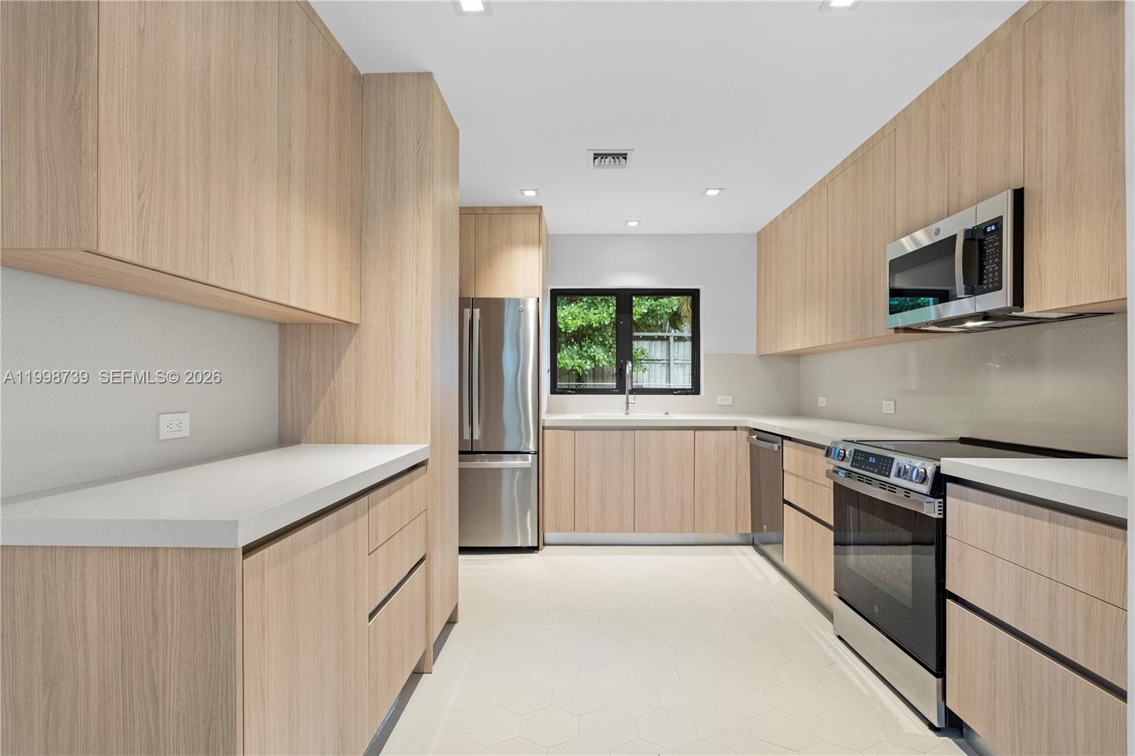 SILVER BLUFF ESTS-SEC A - Residential Lease