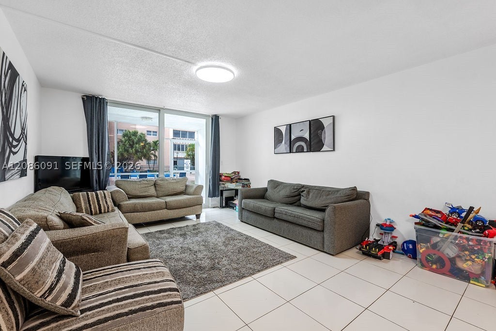 319 NE 14th Ave 106
