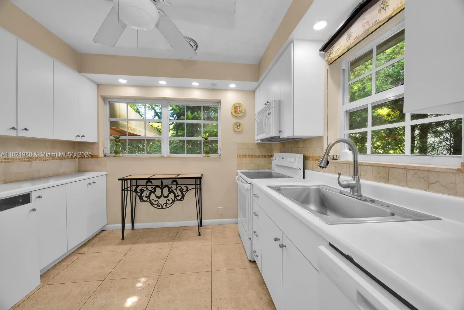 Coral Gables, Florida 33134, United States, 3 Bedrooms Bedrooms, ,2 BathroomsBathrooms,Residential,Active,155077