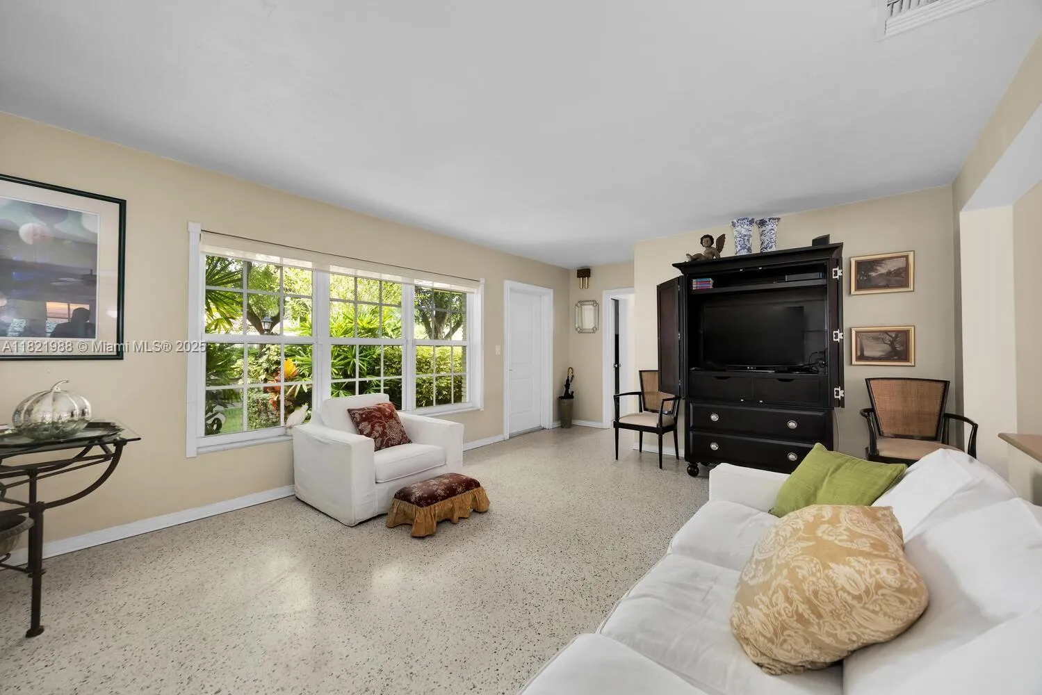 Coral Gables, Florida 33134, United States, 3 Bedrooms Bedrooms, ,2 BathroomsBathrooms,Residential,Active,155077