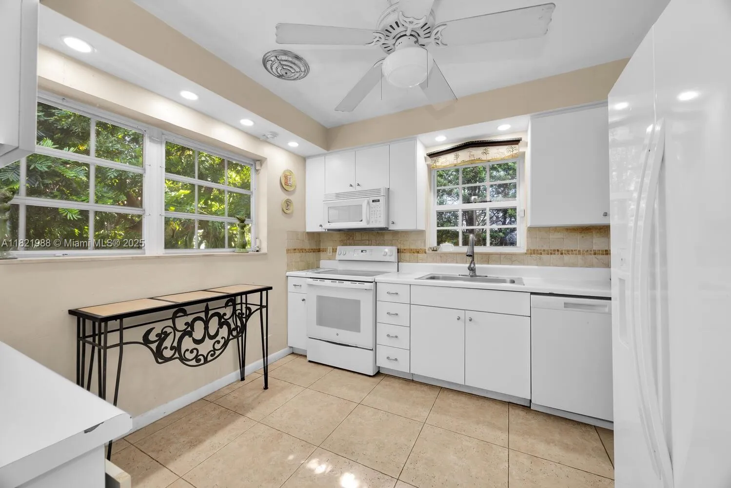 Coral Gables, Florida 33134, United States, 3 Bedrooms Bedrooms, ,2 BathroomsBathrooms,Residential,Active,155077