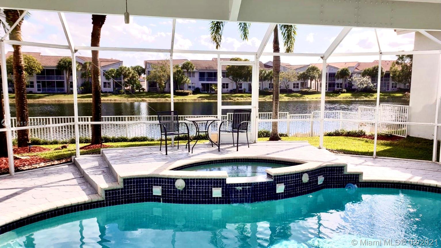 HOLLYWOOD LAKES COUNTRY C - Residential