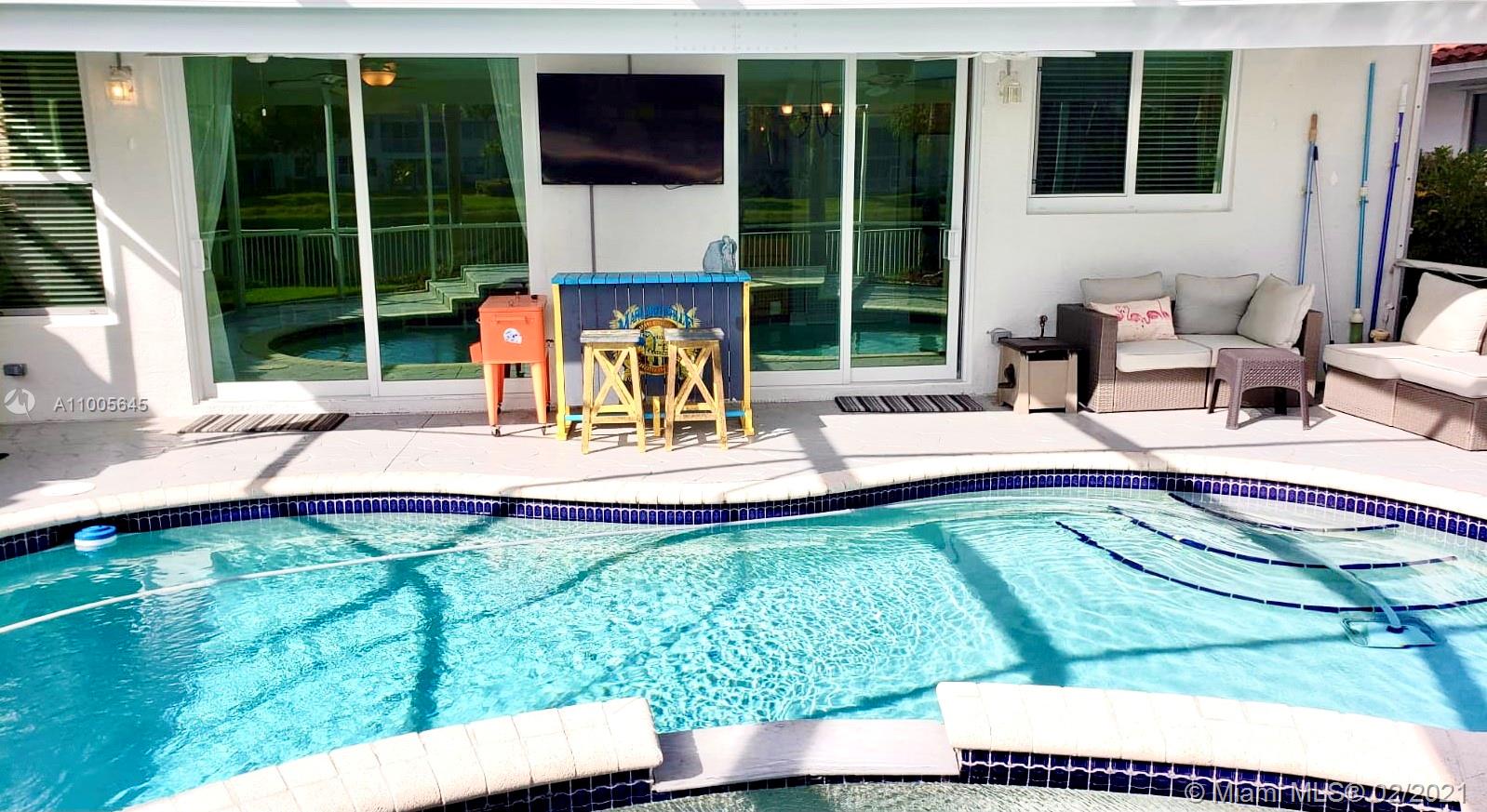 HOLLYWOOD LAKES COUNTRY C - Residential