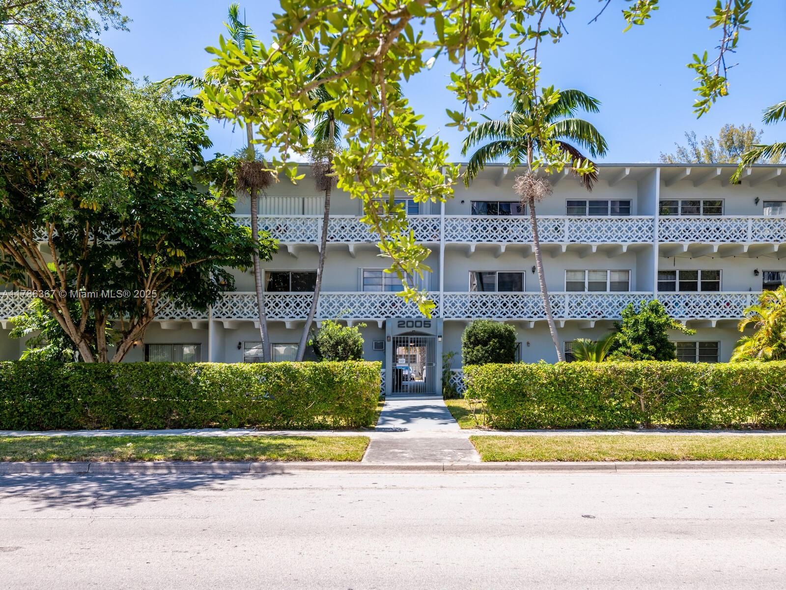 2005 Sans Souci Blvd 203, North Miami, Miami-Dade County, Florida - 2 Bedrooms  
2 Bathrooms - 