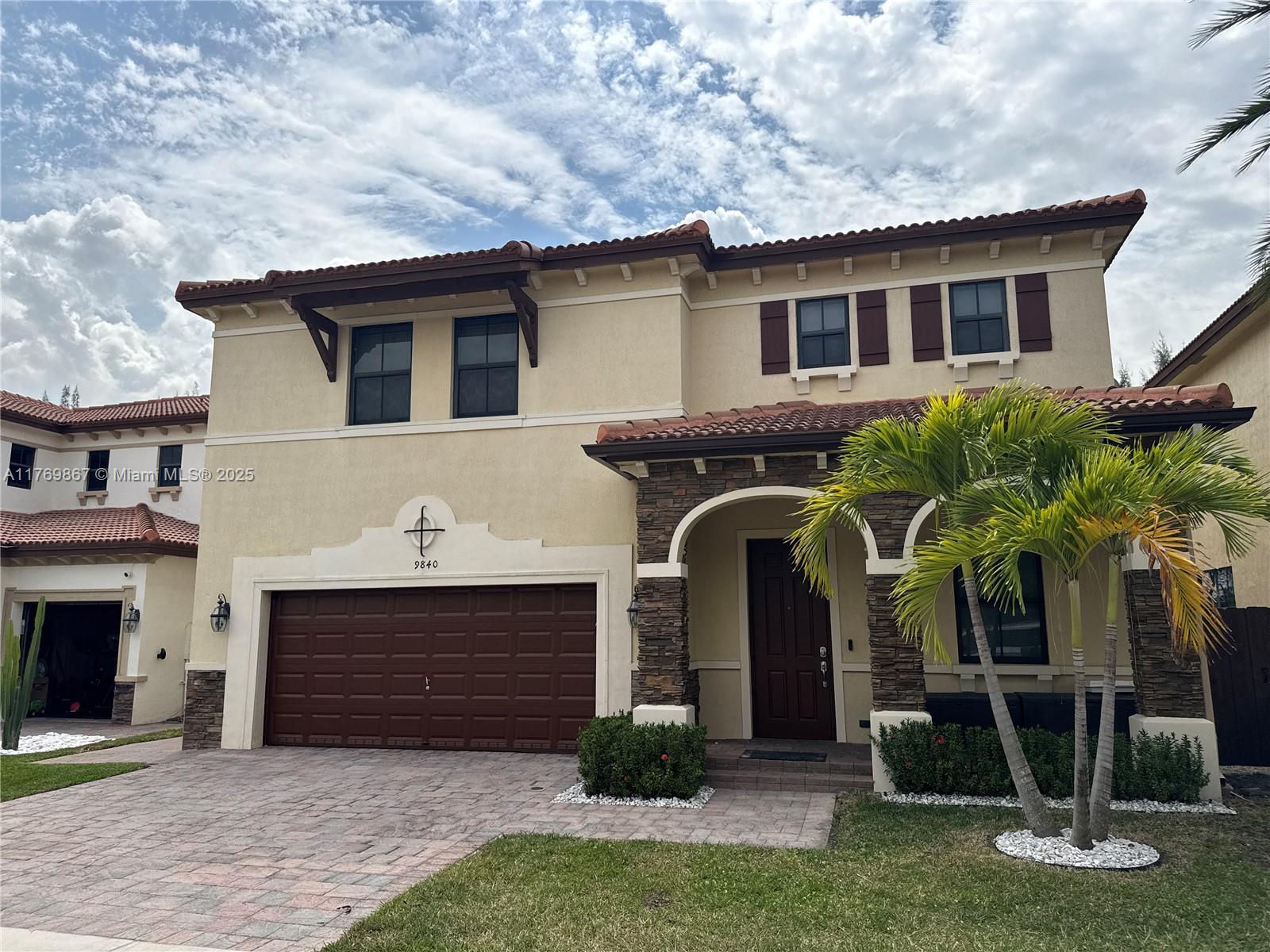 DORAL BREEZE - Residential