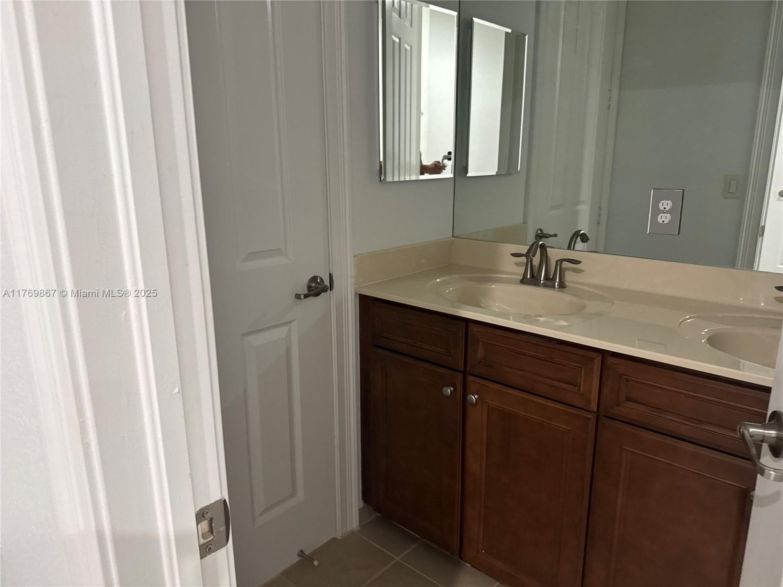 DORAL BREEZE - Residential