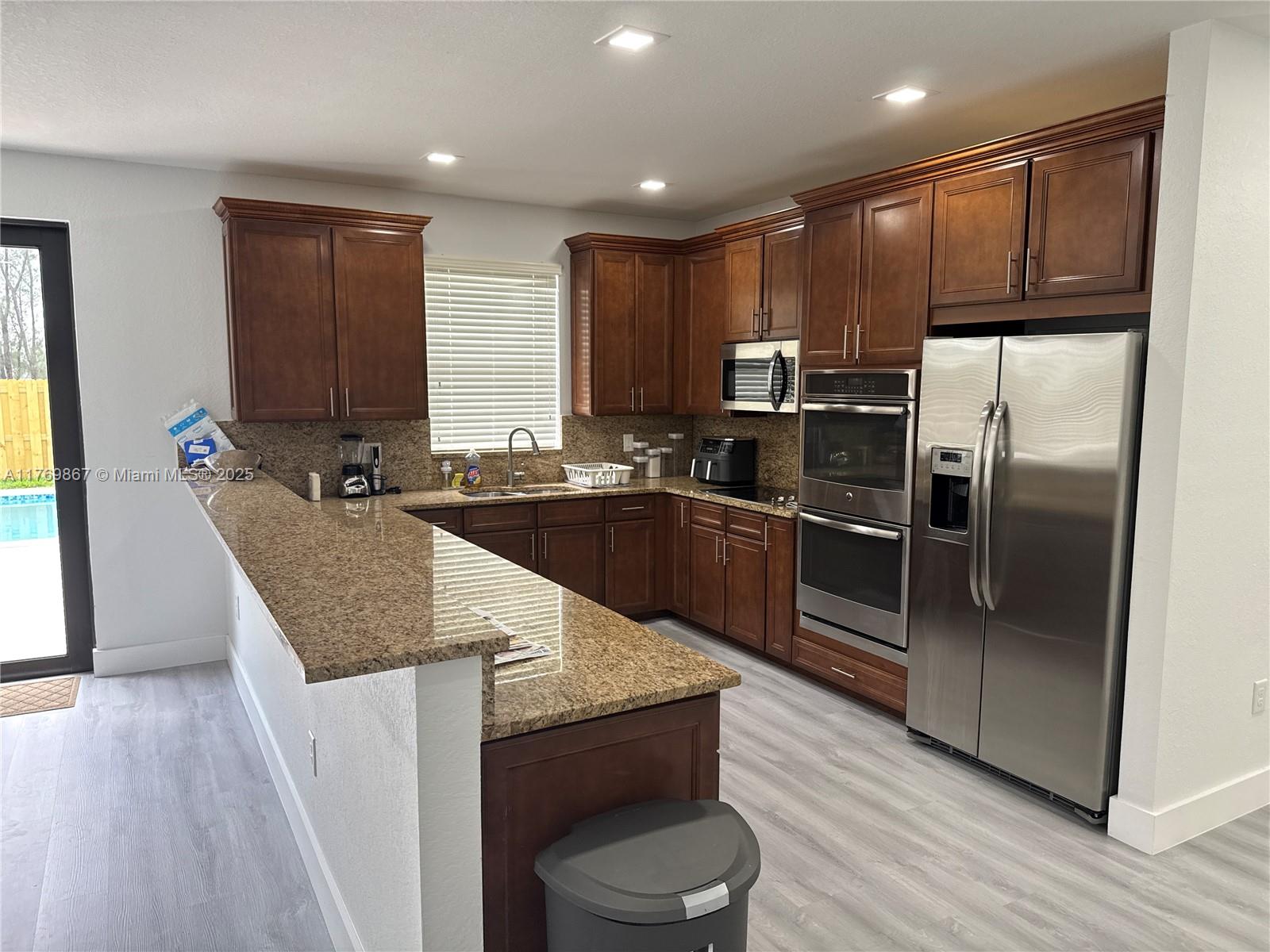 DORAL BREEZE - Residential