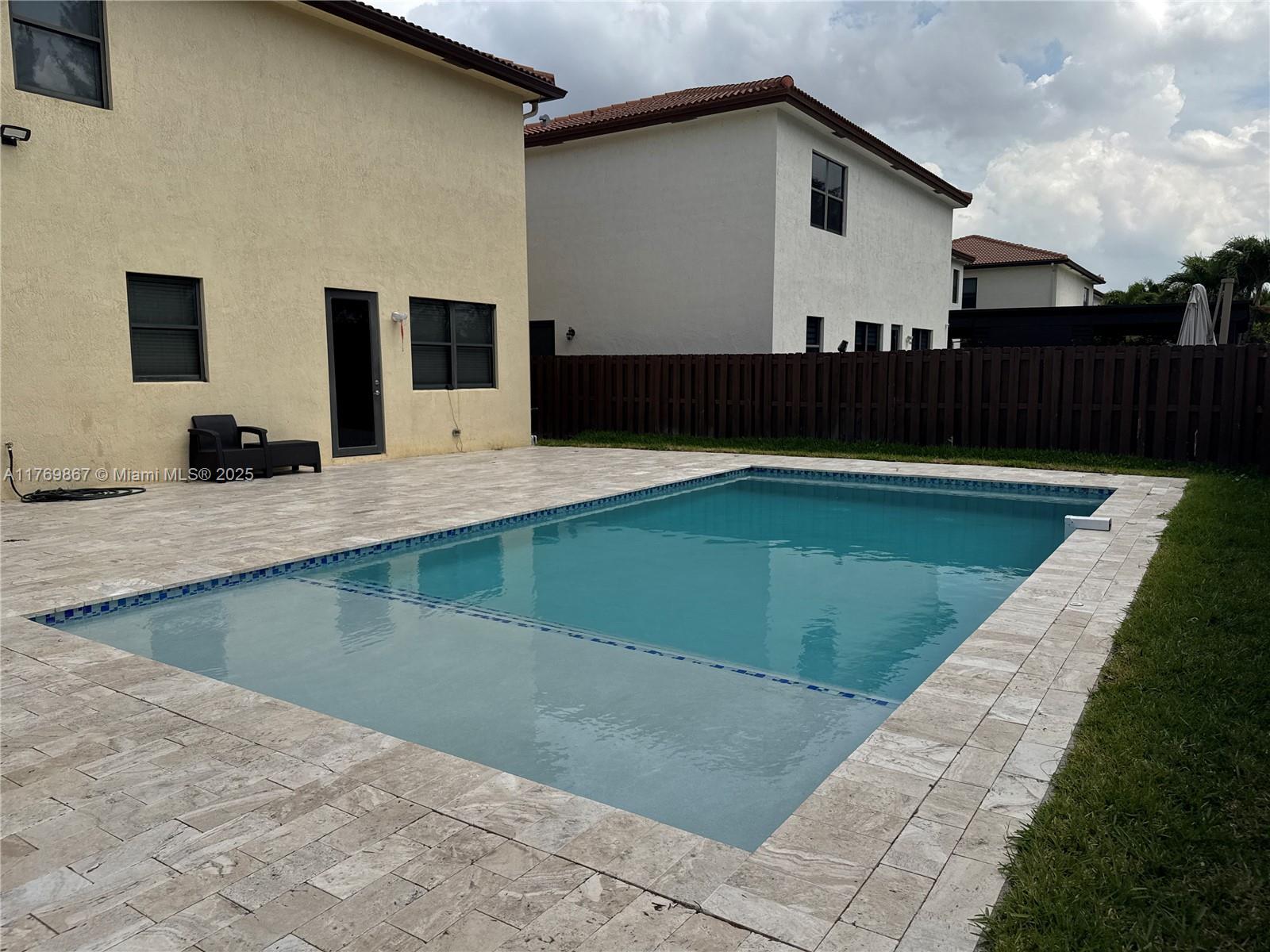 DORAL BREEZE - Residential