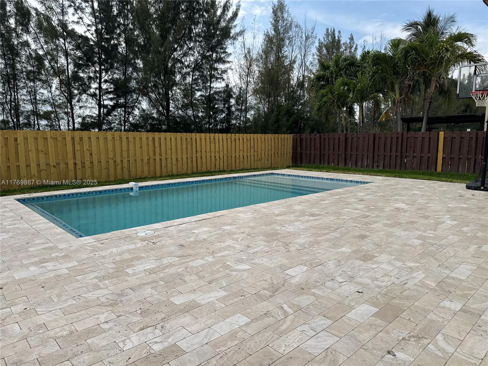 DORAL BREEZE - Residential