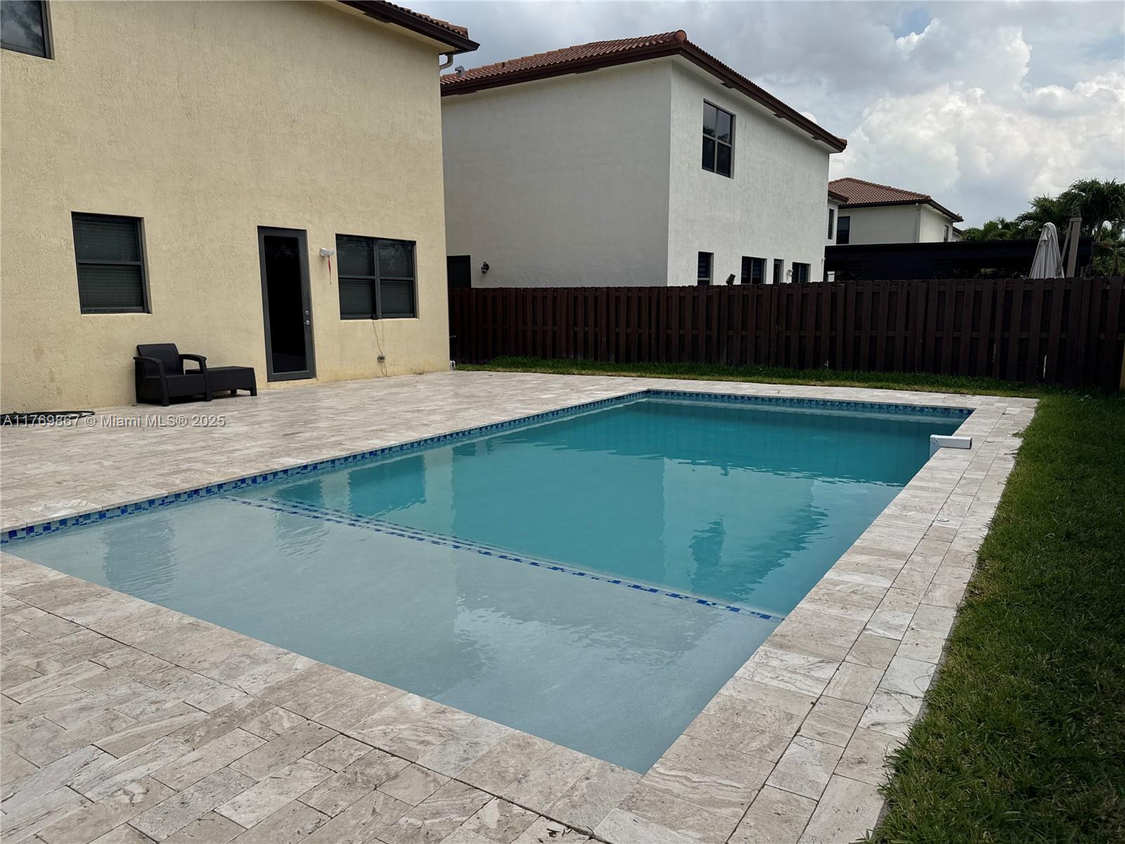 DORAL BREEZE - Residential