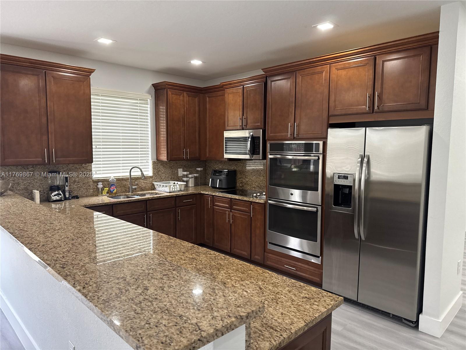 DORAL BREEZE - Residential