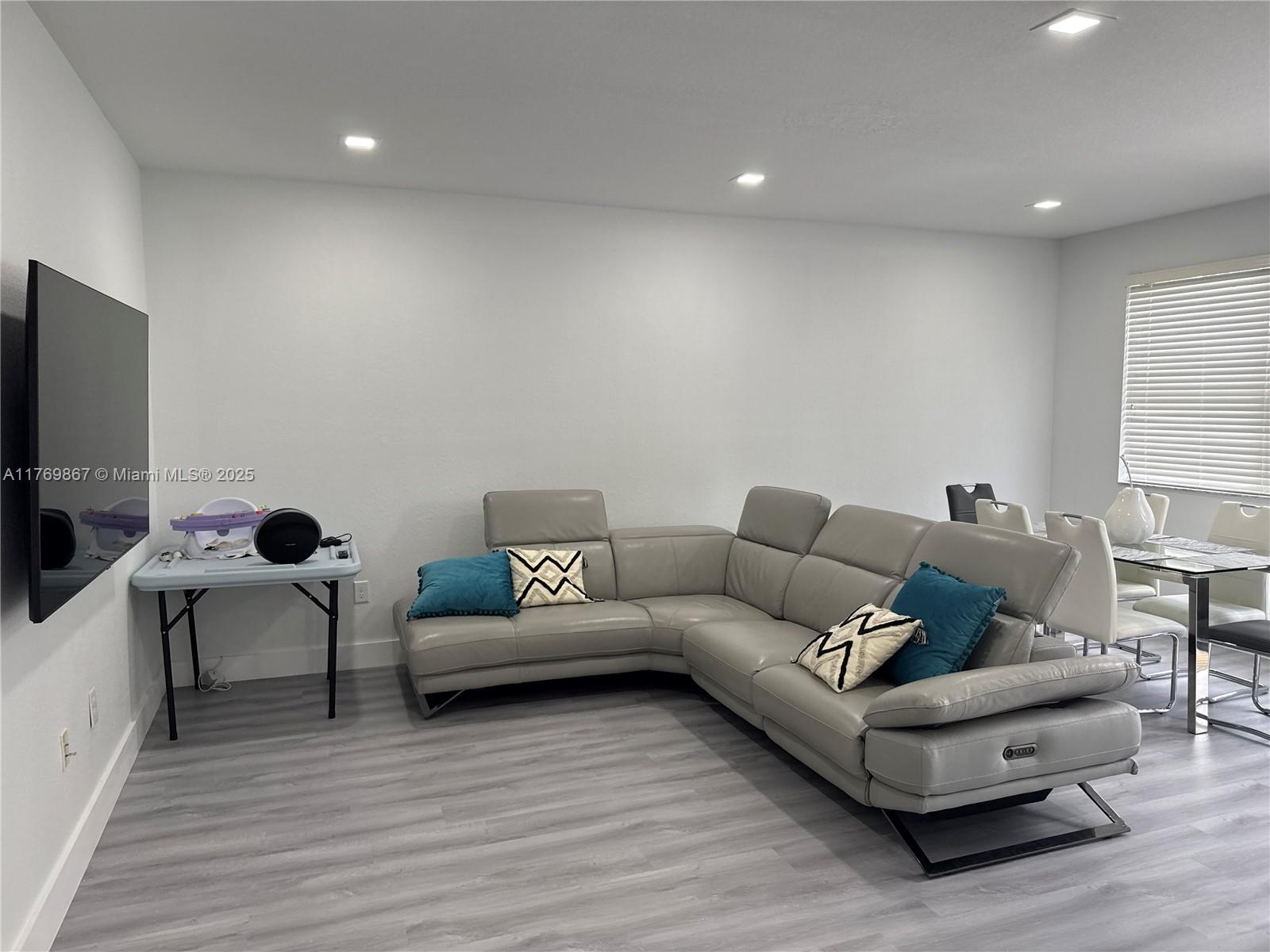 DORAL BREEZE - Residential