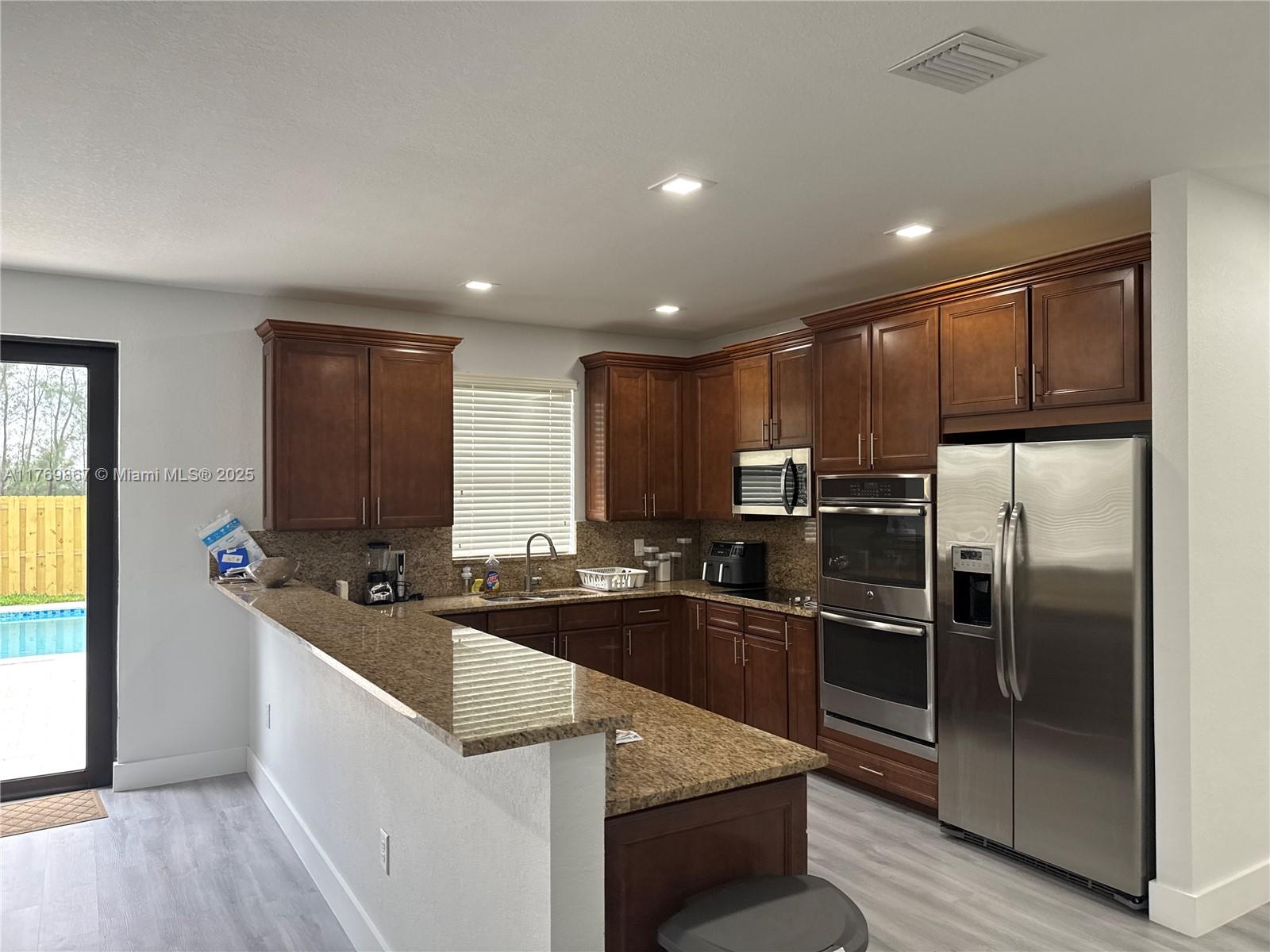 DORAL BREEZE - Residential