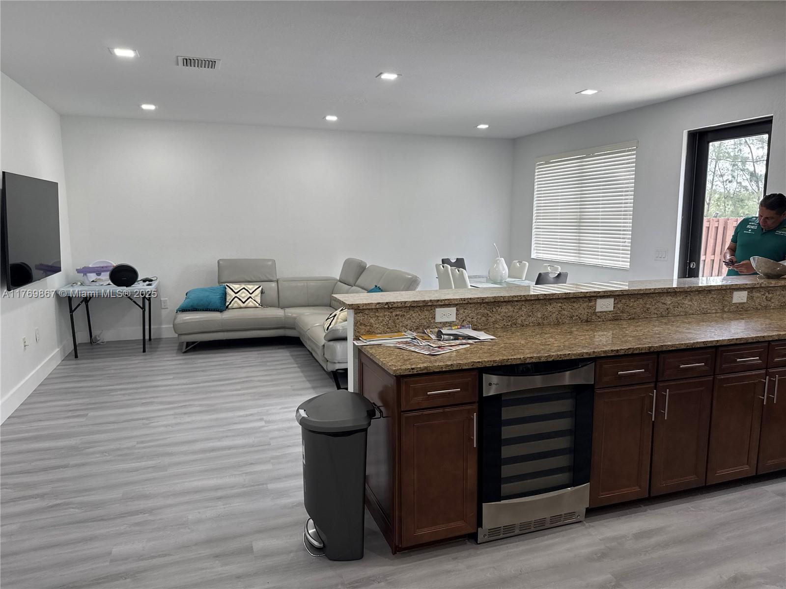 DORAL BREEZE - Residential