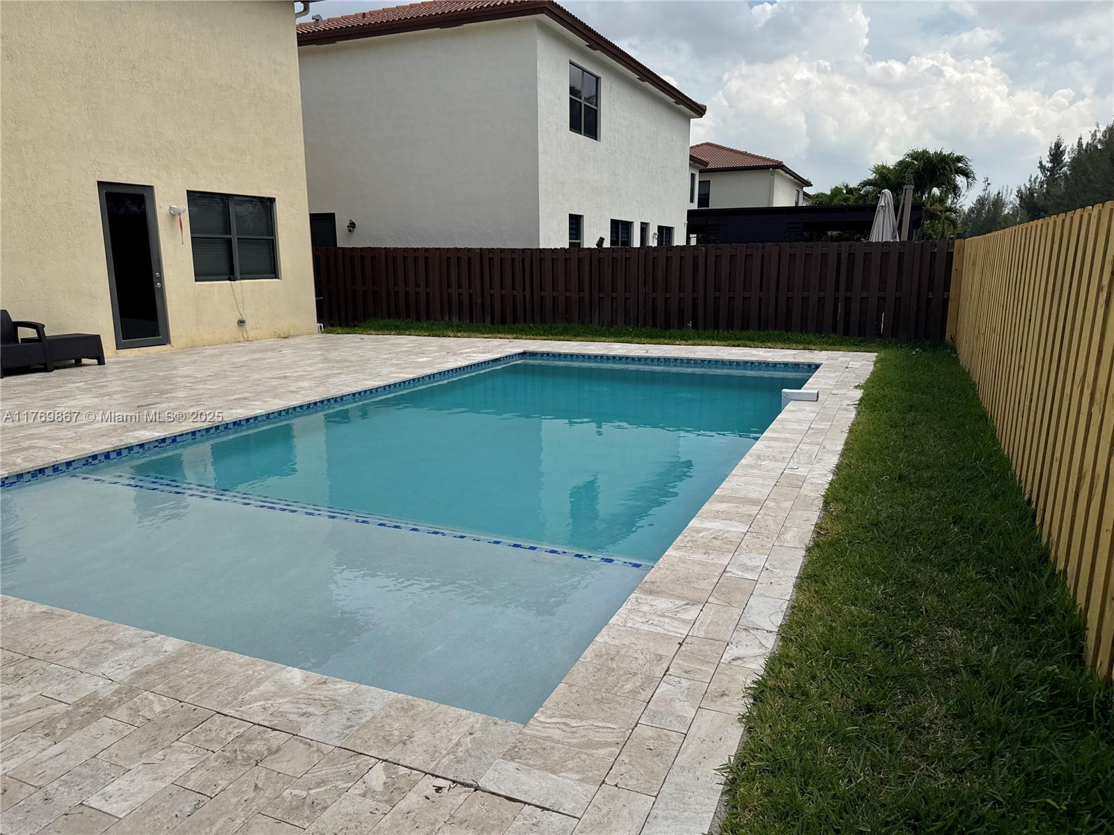 DORAL BREEZE - Residential