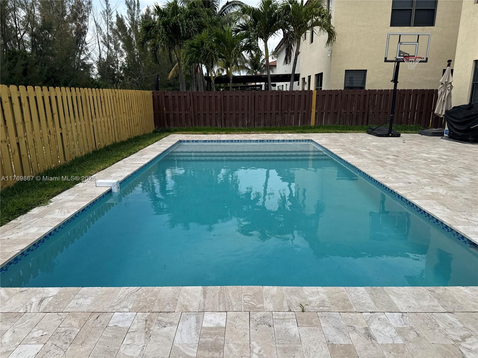 DORAL BREEZE - Residential