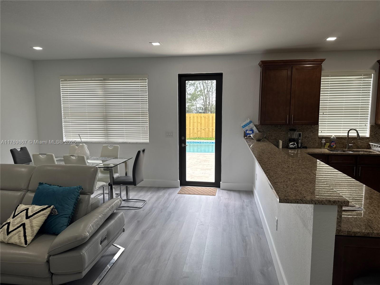 DORAL BREEZE - Residential