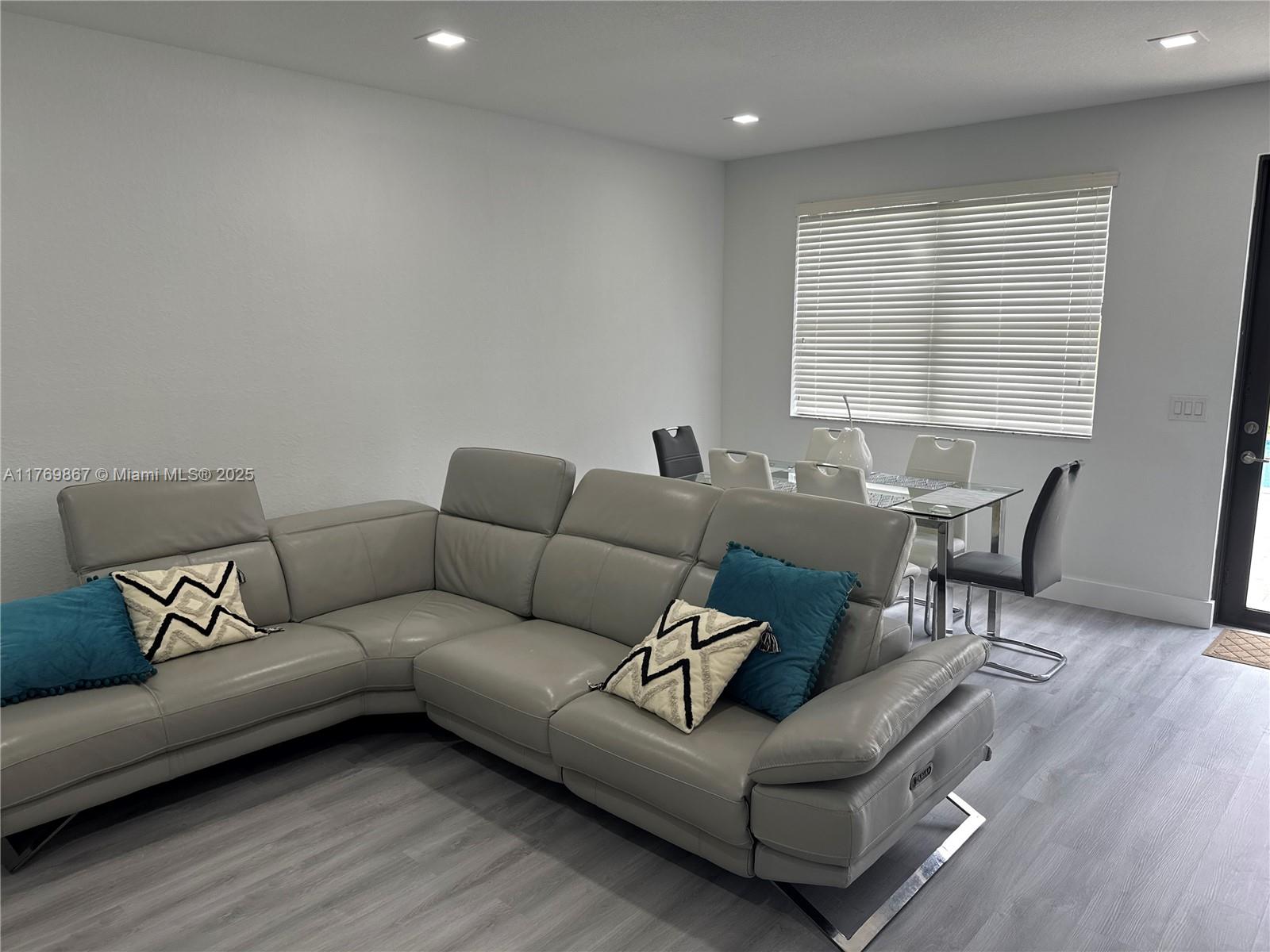 DORAL BREEZE - Residential