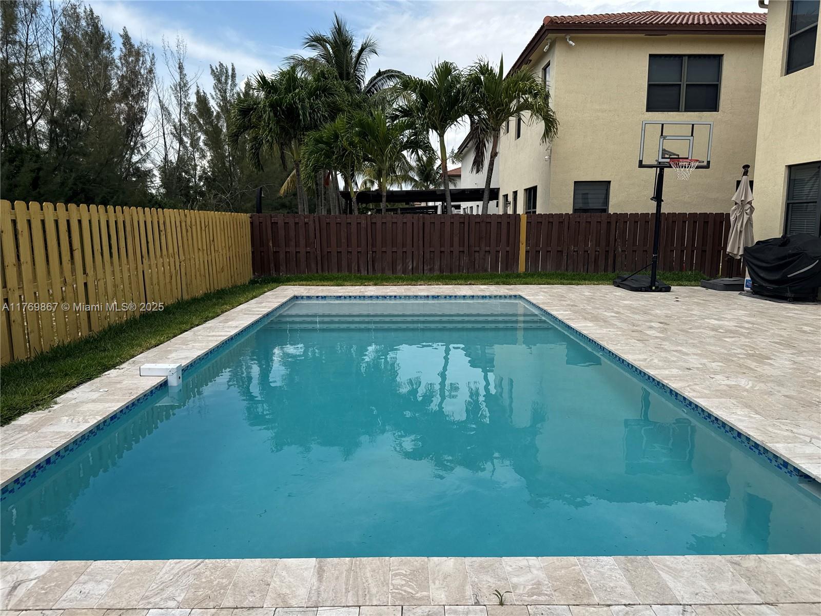 DORAL BREEZE - Residential