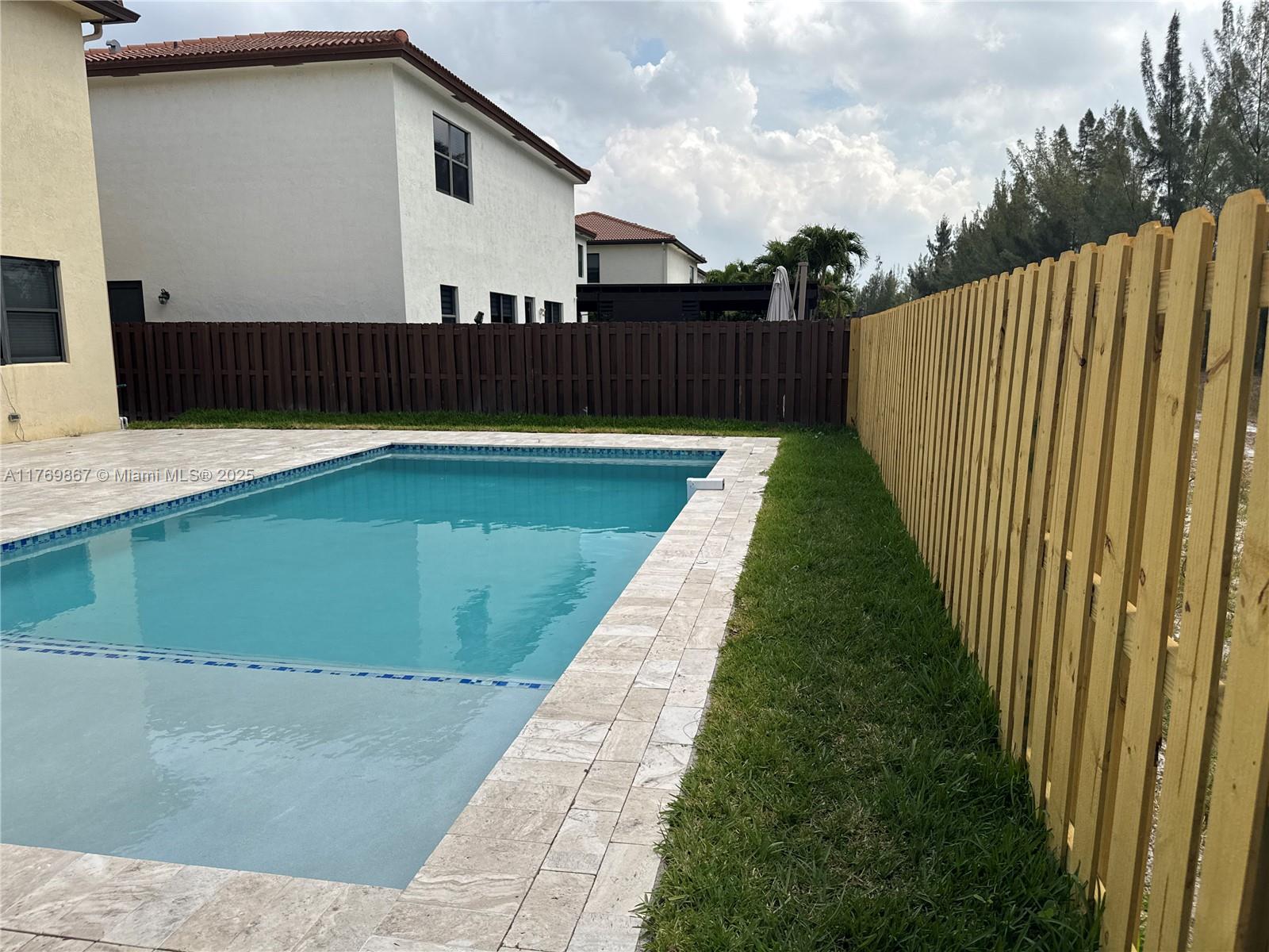 DORAL BREEZE - Residential