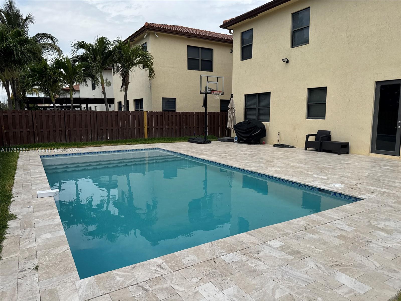 DORAL BREEZE - Residential