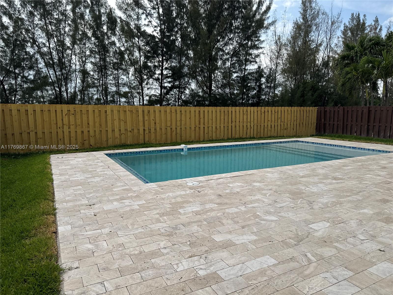 DORAL BREEZE - Residential