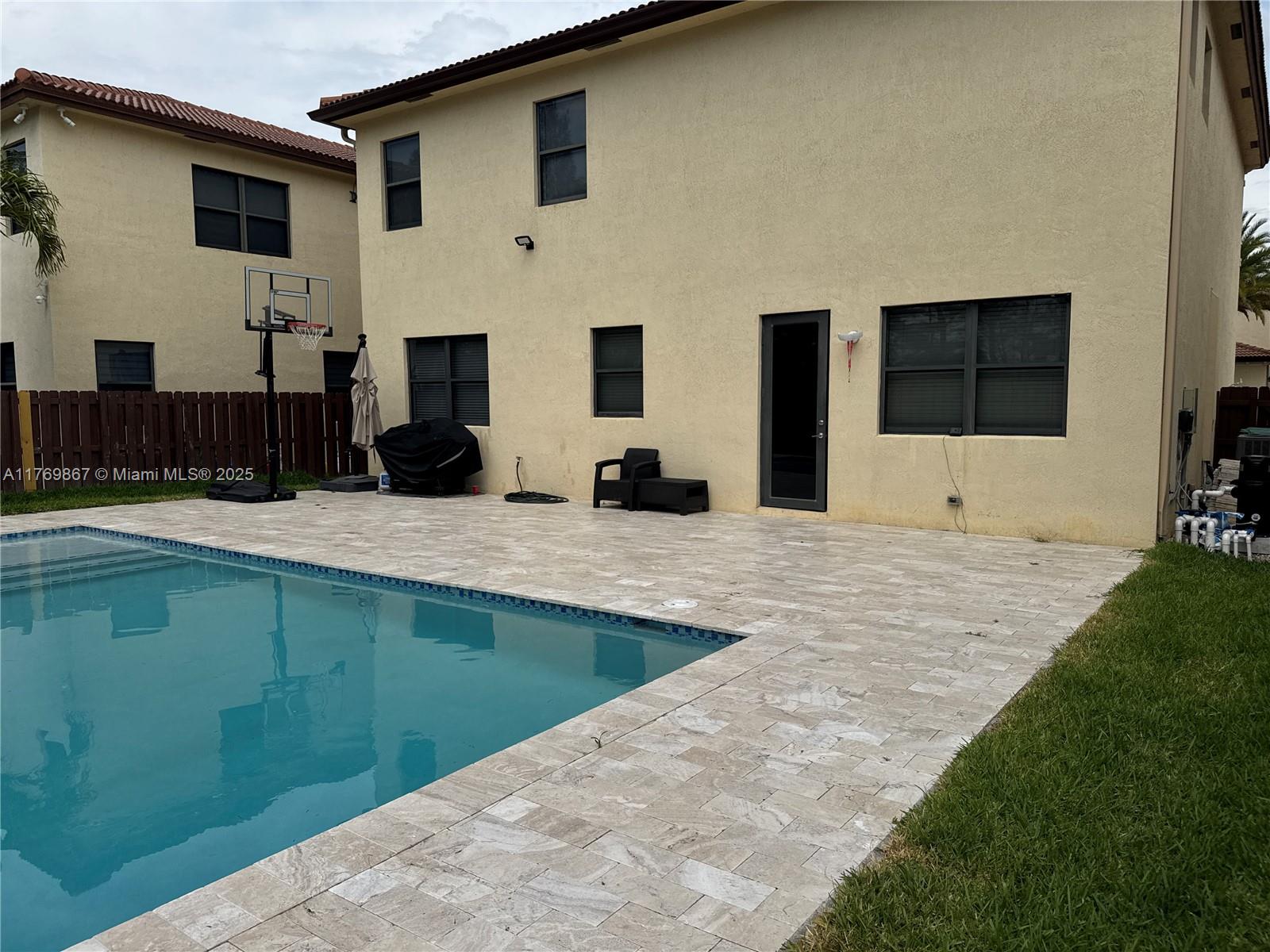 DORAL BREEZE - Residential