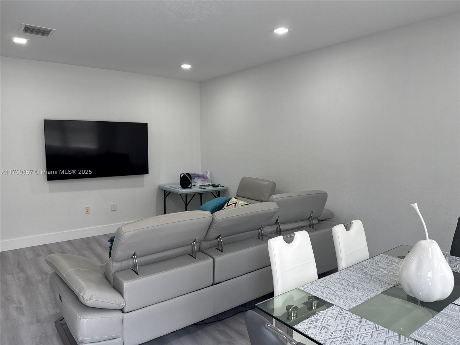 DORAL BREEZE - Residential