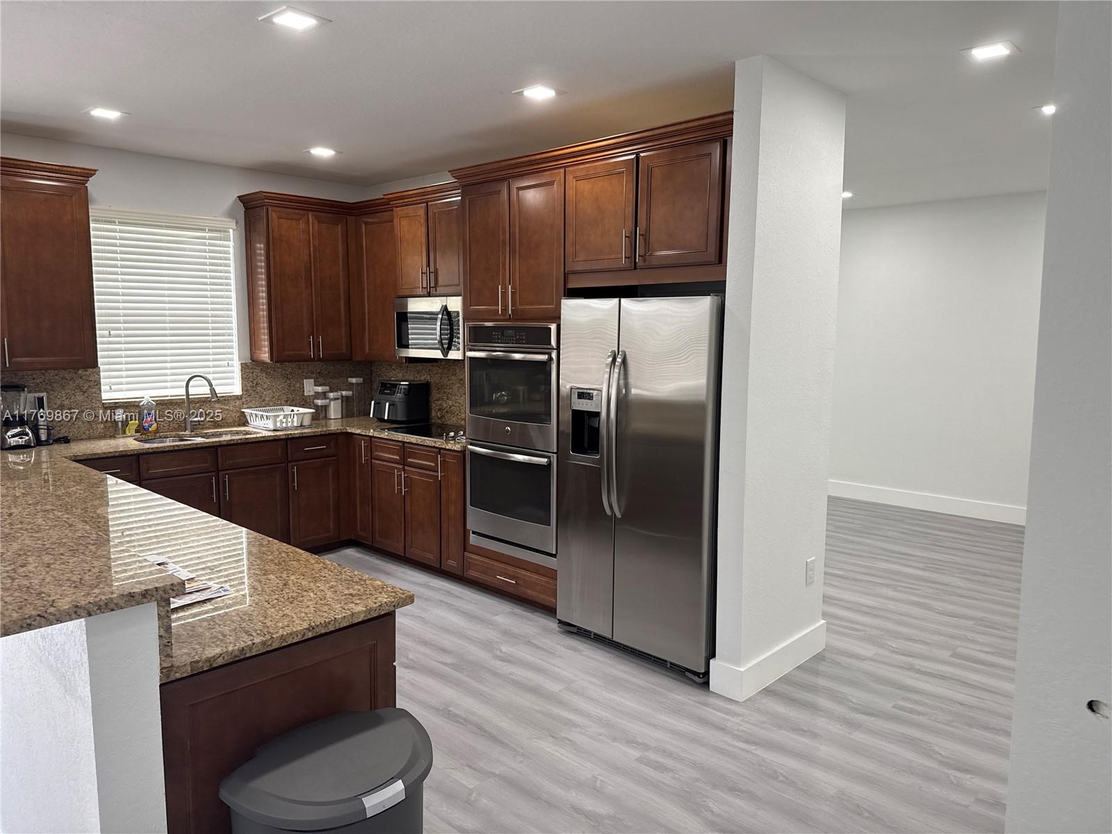 DORAL BREEZE - Residential