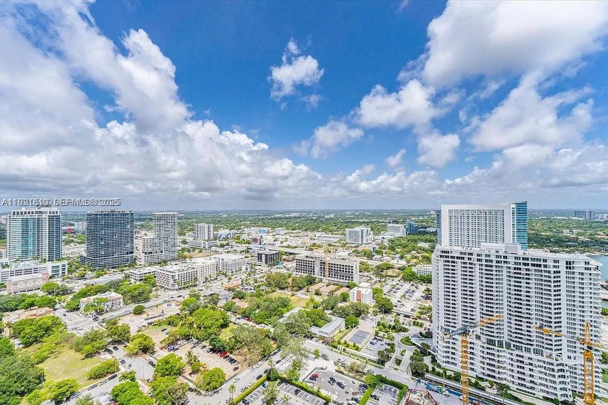 PARAISO BAY CONDO - Residential Lease