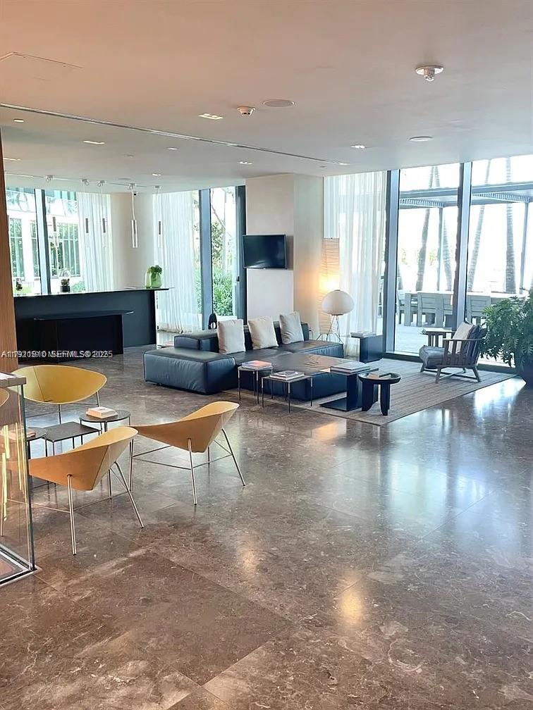 PARAISO BAY CONDO - Residential Lease