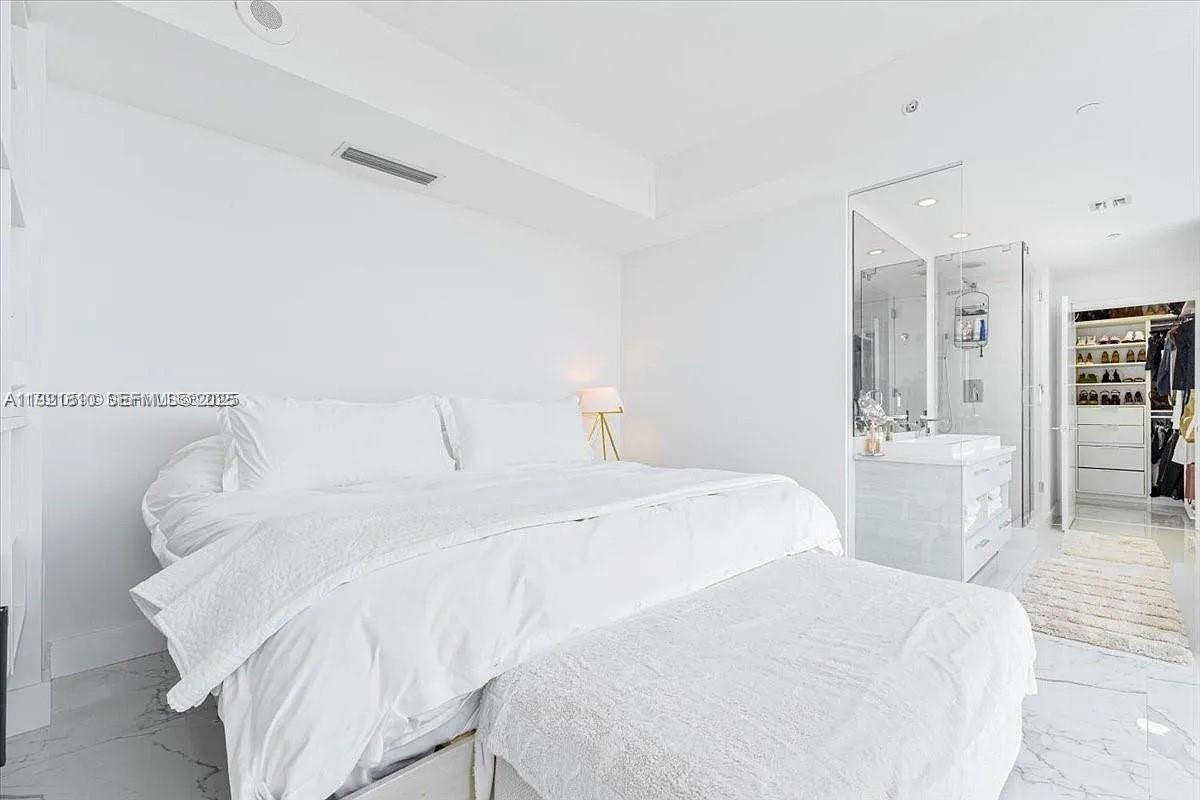 PARAISO BAY CONDO - Residential Lease