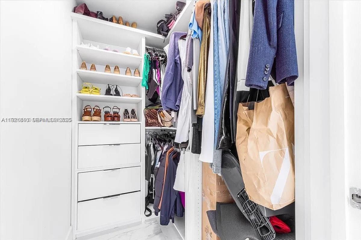 PARAISO BAY CONDO - Residential Lease